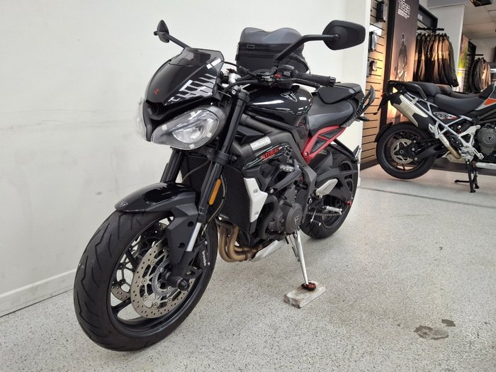 2022 Triumph STREET TRIPLE R Black
