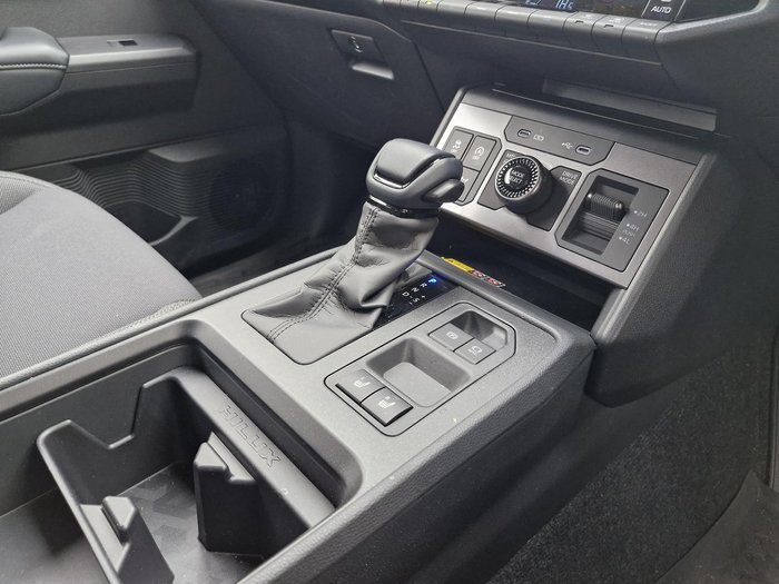 2026 Toyota Hilux SR5 48V