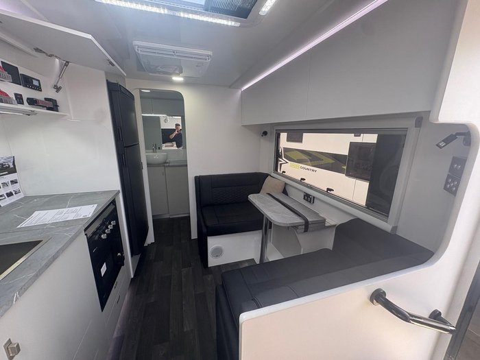 2026 Roadstar Safari Tamer 19'