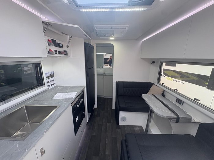 2026 Roadstar Safari Tamer 19'