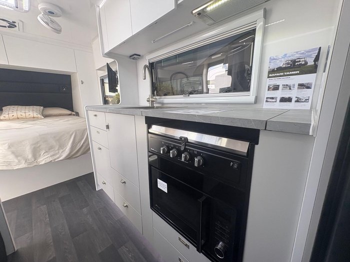 2026 Roadstar Safari Tamer 19'