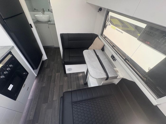 2026 Roadstar Safari Tamer 19'