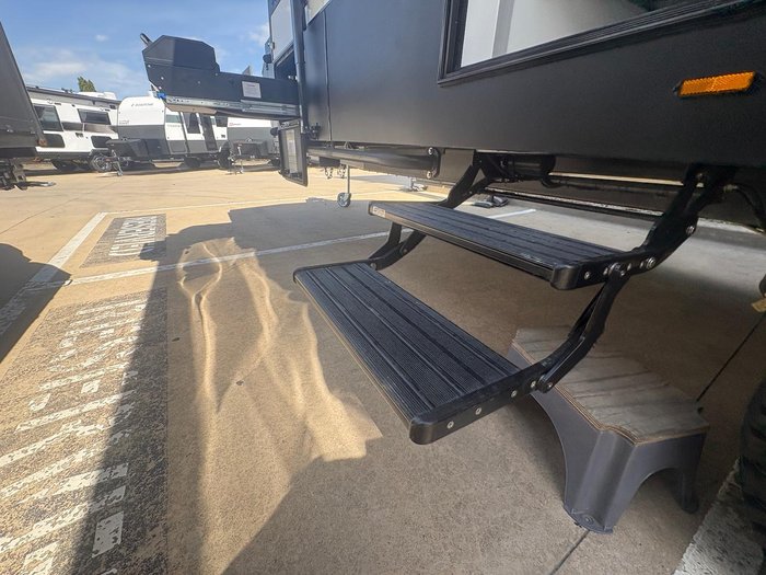 2026 Roadstar Safari Tamer 19'