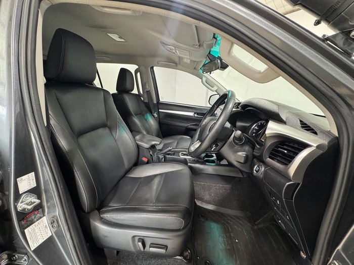 2023 Toyota Hilux SR5