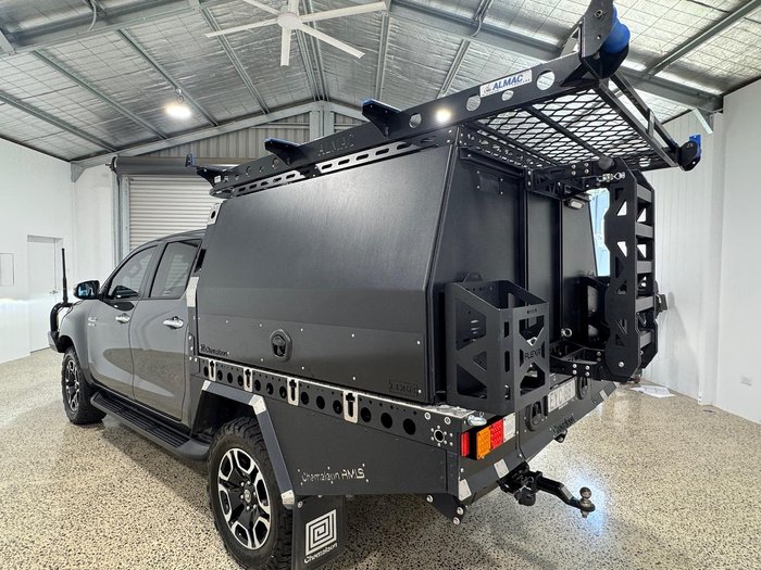 2023 Toyota Hilux SR5