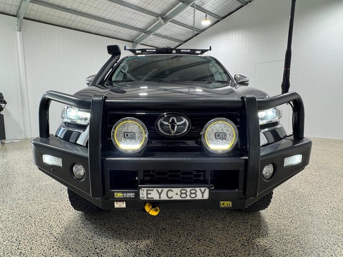2023 Toyota Hilux SR5