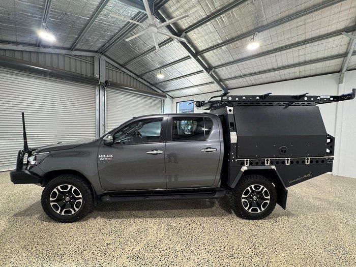 2023 Toyota Hilux SR5