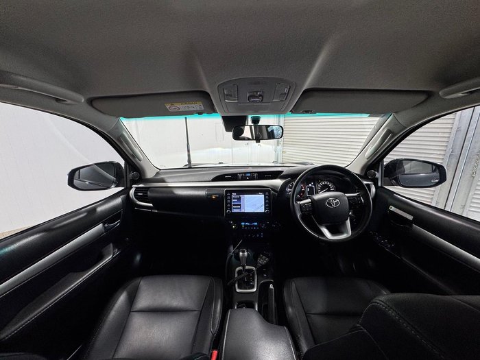 2023 Toyota Hilux SR5