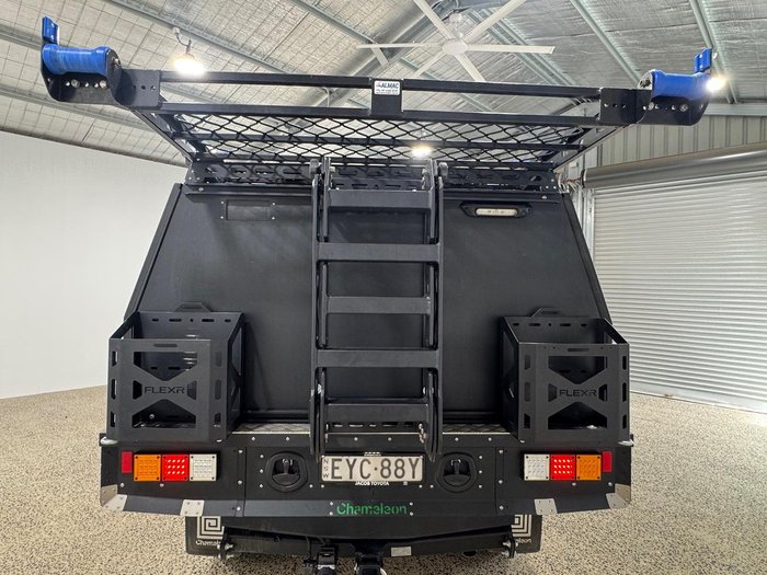 2023 Toyota Hilux SR5