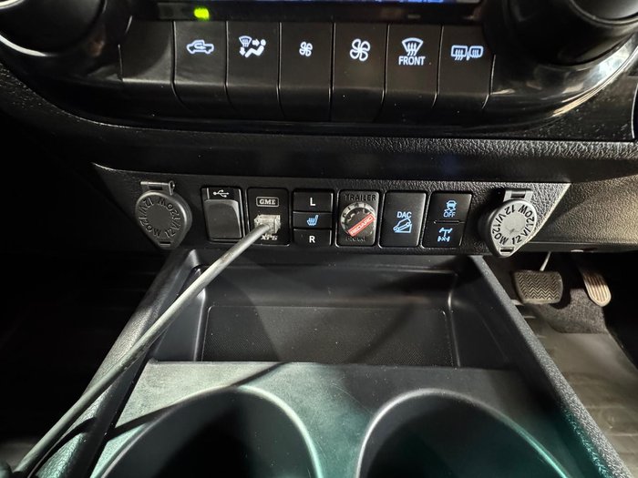 2023 Toyota Hilux SR5