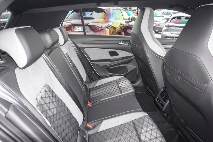 2024 Volkswagen Golf 110TSI R-Line