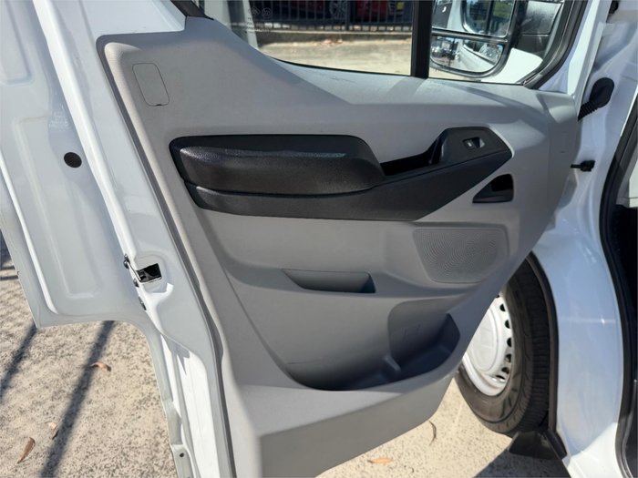 2022 LDV V80 LWB MID ROOF