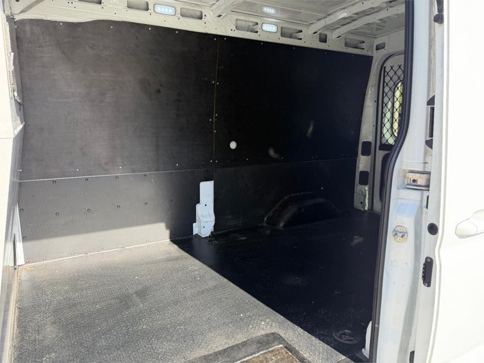 2022 LDV V80 LWB MID ROOF