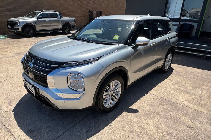 2022 Mitsubishi Outlander ES