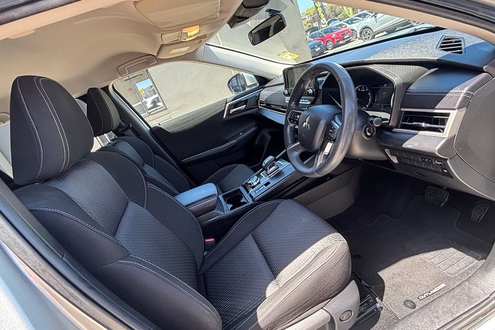 2022 Mitsubishi Outlander ES