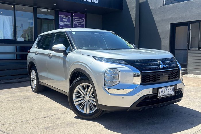 2022 Mitsubishi Outlander ES