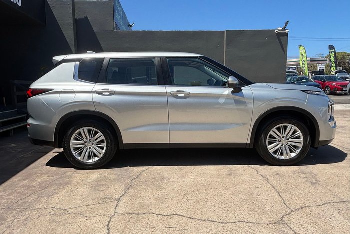 2022 Mitsubishi Outlander ES