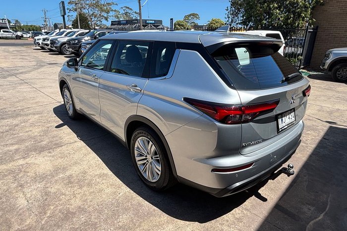 2022 Mitsubishi Outlander ES