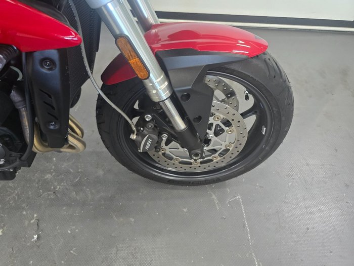 2018 Triumph STREET TRIPLE S Red