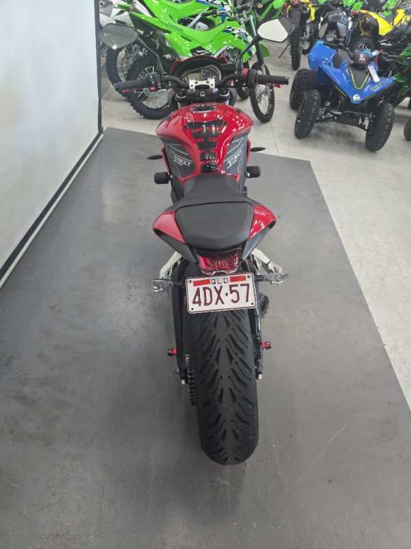 2018 Triumph STREET TRIPLE S Red