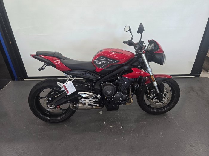 2018 Triumph STREET TRIPLE S Red