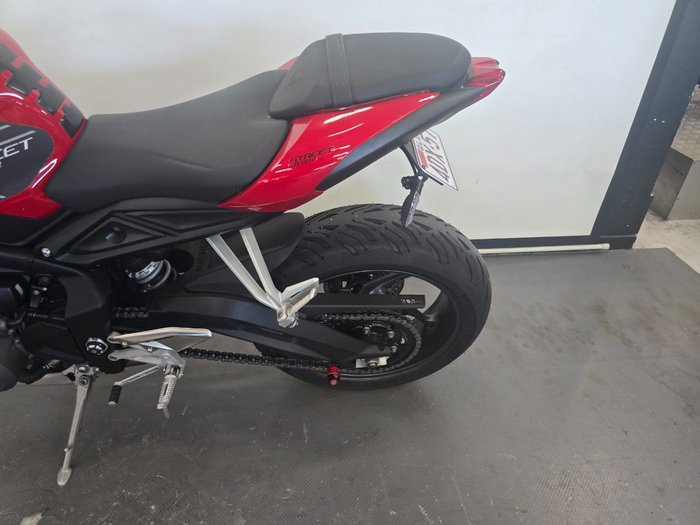 2018 Triumph STREET TRIPLE S Red