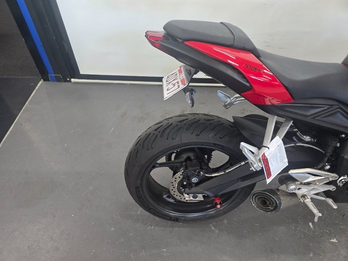 2018 Triumph STREET TRIPLE S Red
