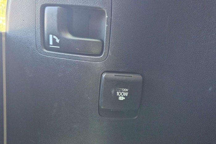 2017 Toyota Landcruiser GXL VDJ200R 4X4 Dual Range Glacier White