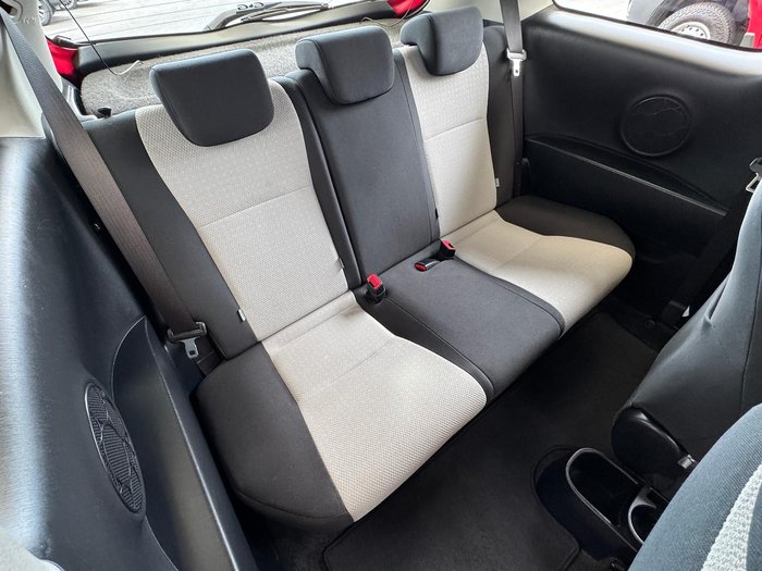 2013 Toyota Yaris YR