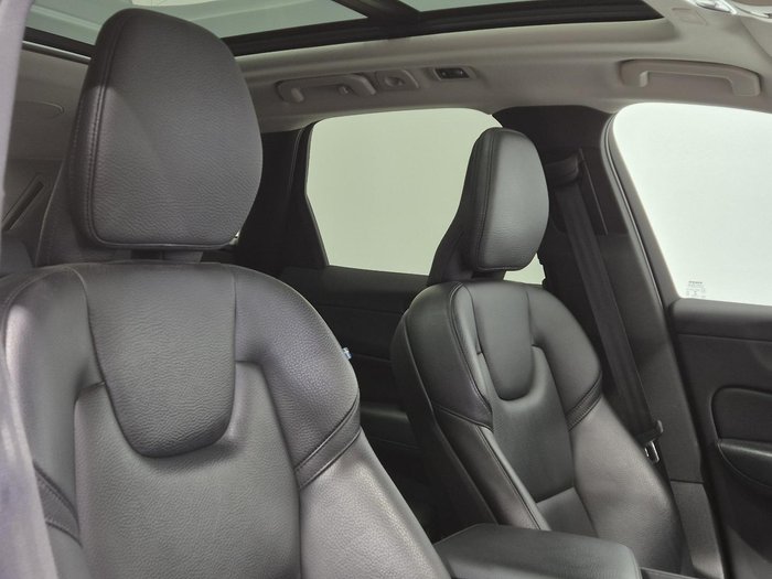 2020 Volvo XC60 T5 Momentum