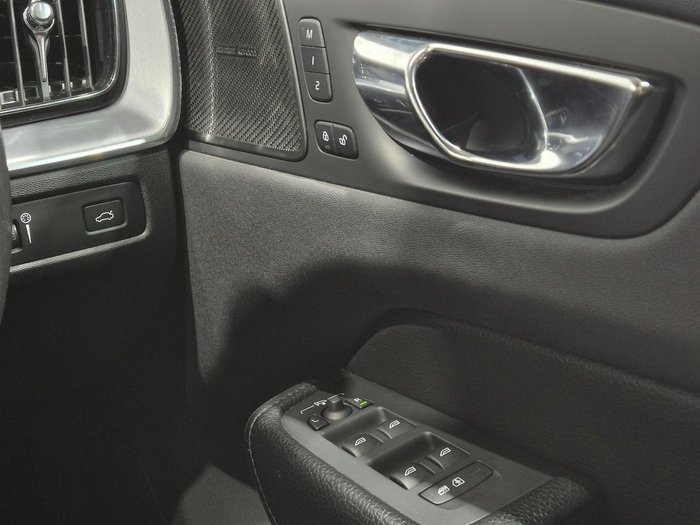2020 Volvo XC60 T5 Momentum
