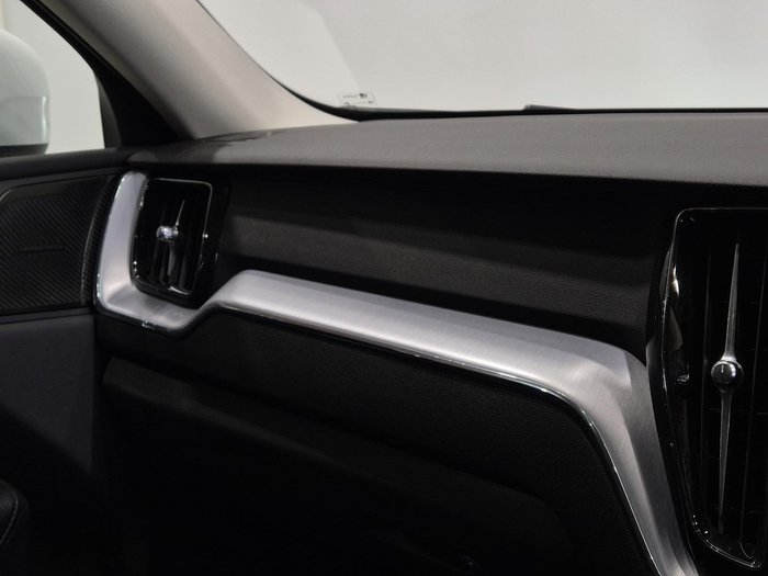 2020 Volvo XC60 T5 Momentum MY20 AWD Crystal White