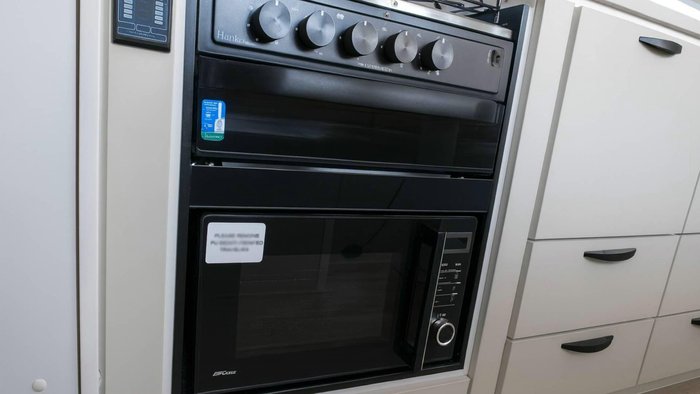 2025 Supreme 1960_C_K1e4b_T Eclipse Sunray 19'6 2 Bunk