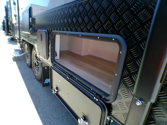 2025 Supreme 1960_C_K1e4b_T Eclipse Sunray 19'6 2 Bunk