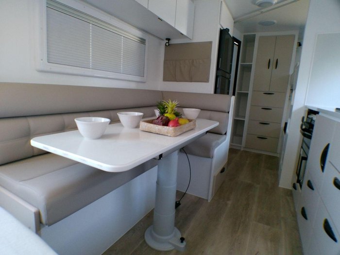 2025 Supreme 1960_C_K1e4b_T Eclipse Sunray 19'6 2 Bunk