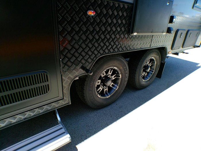 2025 Supreme 1960_C_K1e4b_T Eclipse Sunray 19'6 2 Bunk