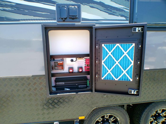 2025 Supreme 1960_C_K1e4b_T Eclipse Sunray 19'6 2 Bunk