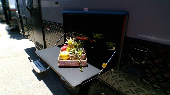 2025 Supreme 1960_C_K1e4b_T Eclipse Sunray 19'6 2 Bunk