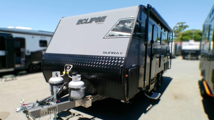 2025 Supreme 1960_C_K1e4b_T Eclipse Sunray 19'6 2 Bunk