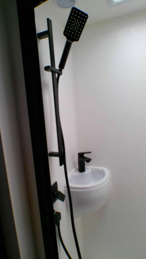 2025 Supreme 1960_C_K1e4b_T Eclipse Sunray 19'6 2 Bunk