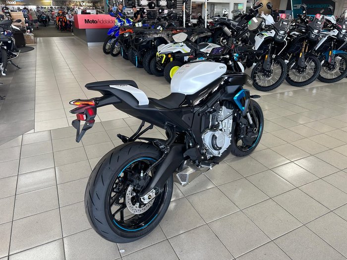 2025 CFMOTO 675NK NK White