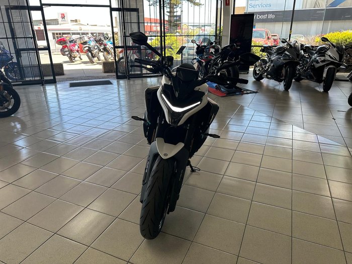 2025 CFMOTO 675NK NK White