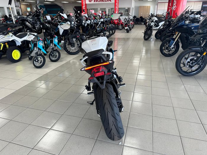 2025 CFMOTO 675NK NK White