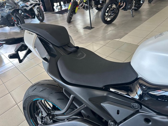 2025 CFMOTO 675NK NK White