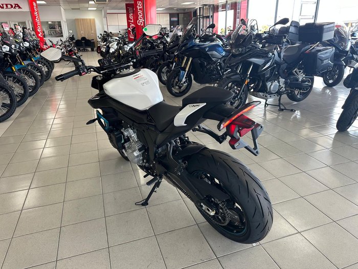 2025 CFMOTO 675NK NK White