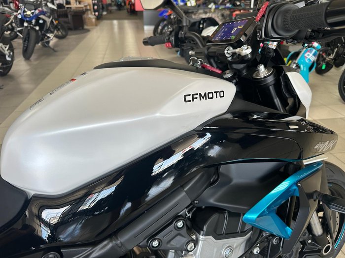 2025 CFMOTO 675NK NK White