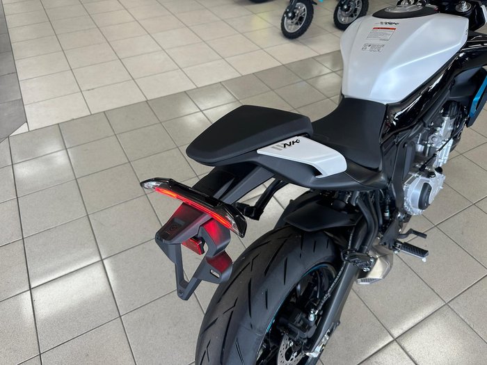 2025 CFMOTO 675NK NK White