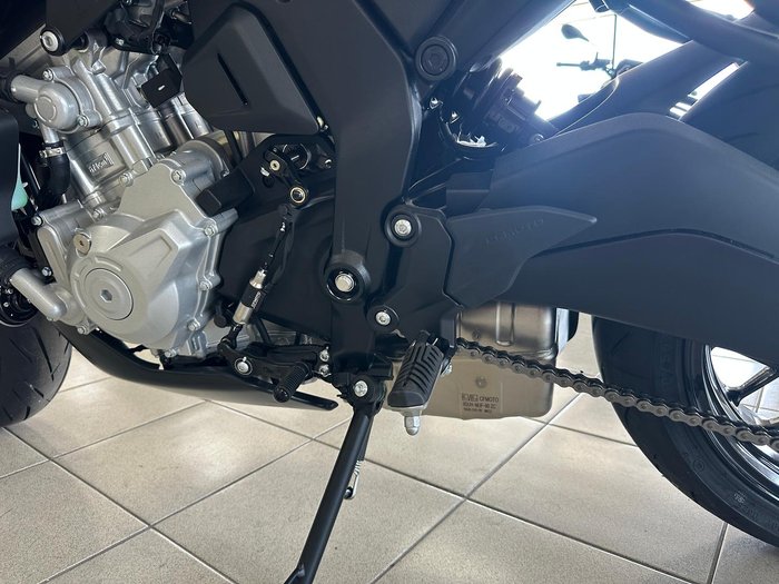 2025 CFMOTO 675NK NK White