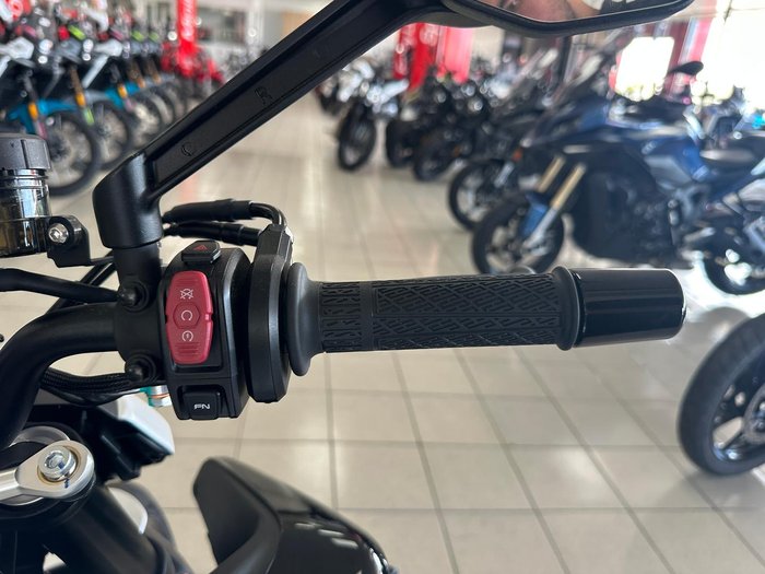 2025 CFMOTO 675NK NK White