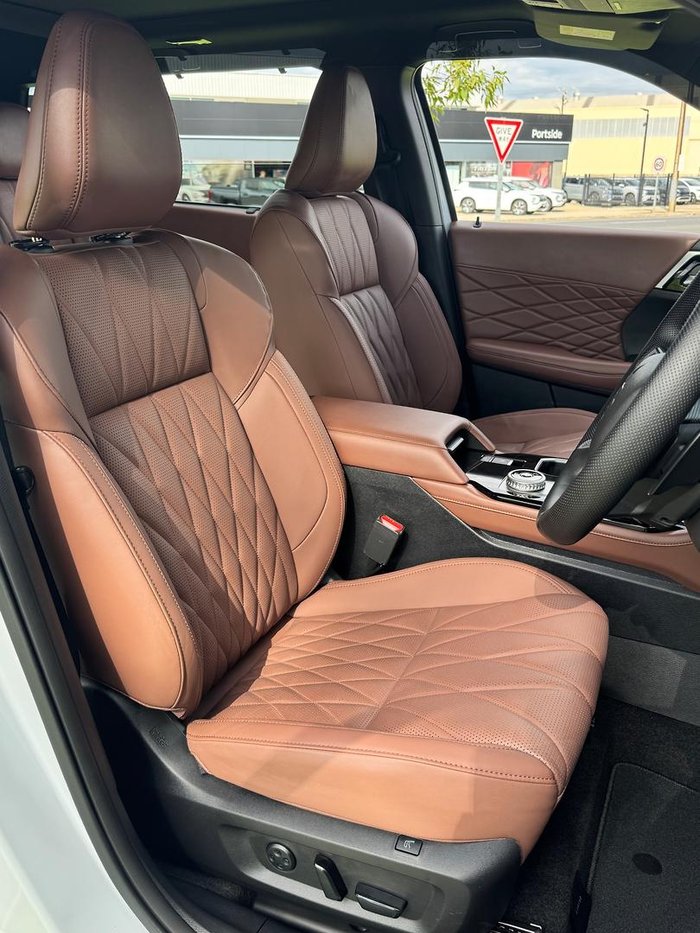 2025 Mitsubishi Outlander Exceed Tourer ZM MY25 AWD White Diamond with Black Mica Roof